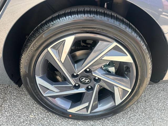 New 2025 Hyundai Elantra Limited image 12