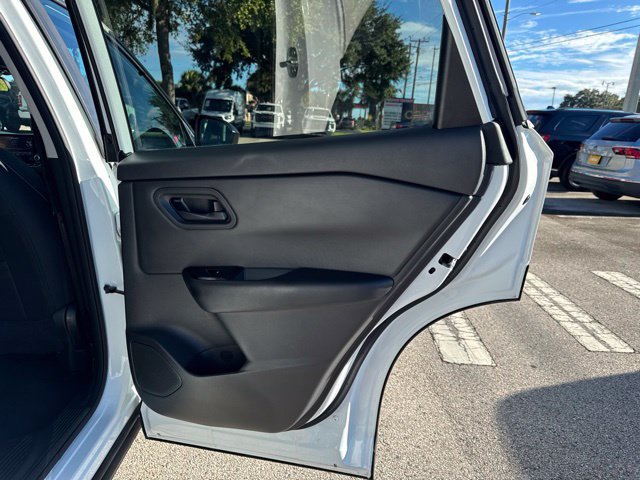 Used 2024 Nissan Rogue S AWD/4WD image 16