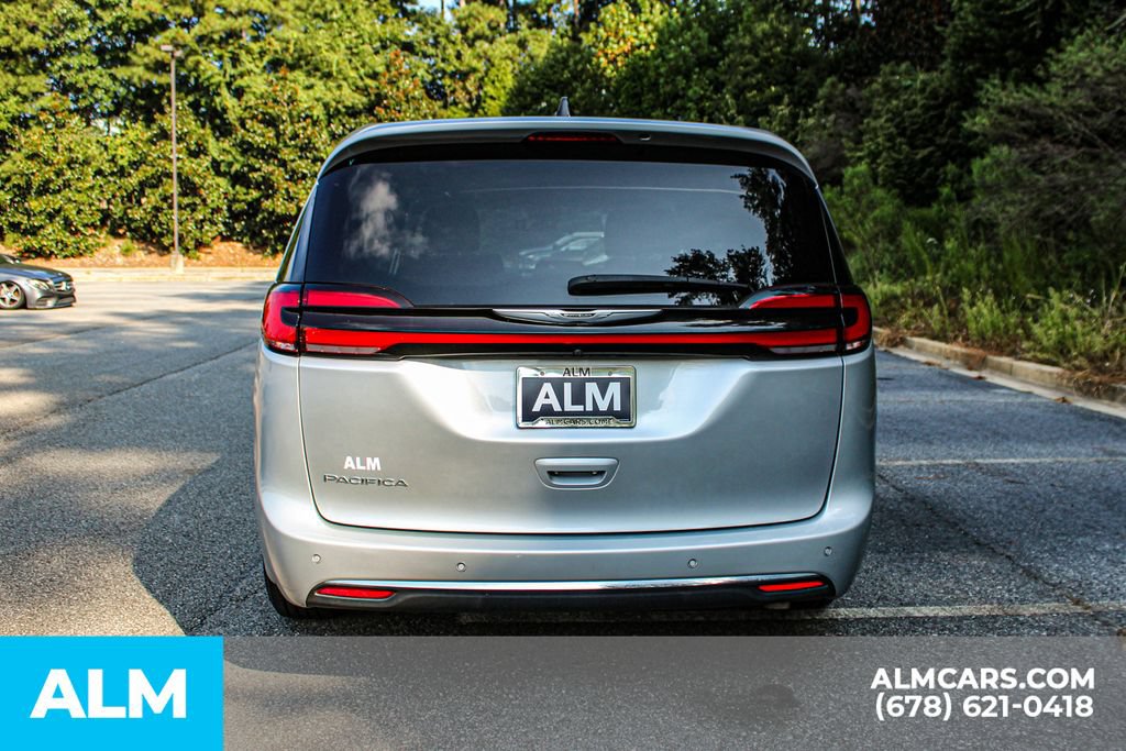 Used 2023 Chrysler Pacifica Touring-L FWD image 10