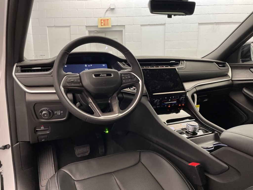 New 2025 Jeep Grand Cherokee Limited w/ Luxury Tech Group II AWD/4WD image 12
