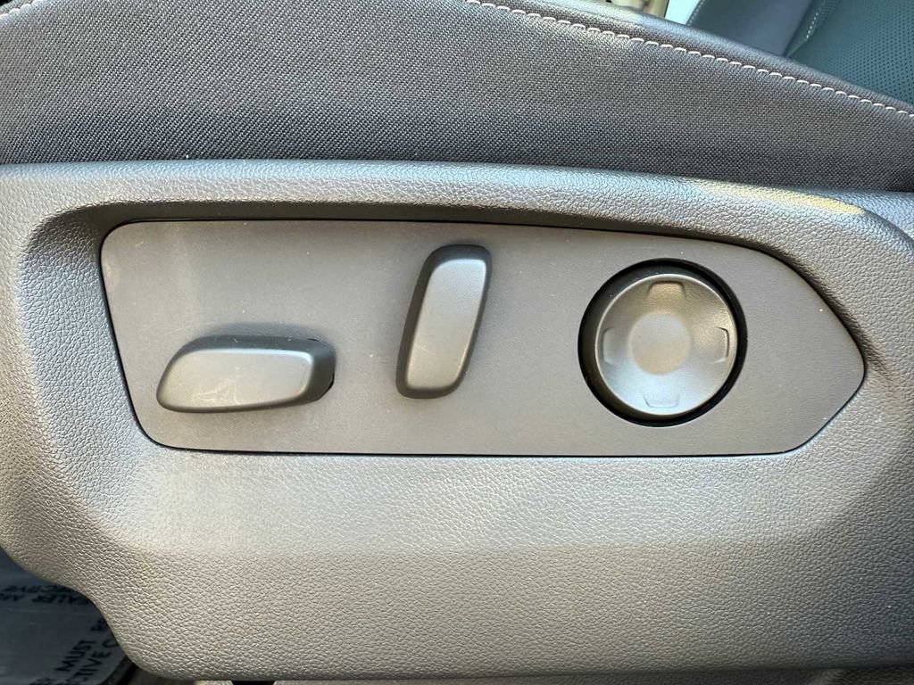 Used 2025 Buick Envision Preferred image 19