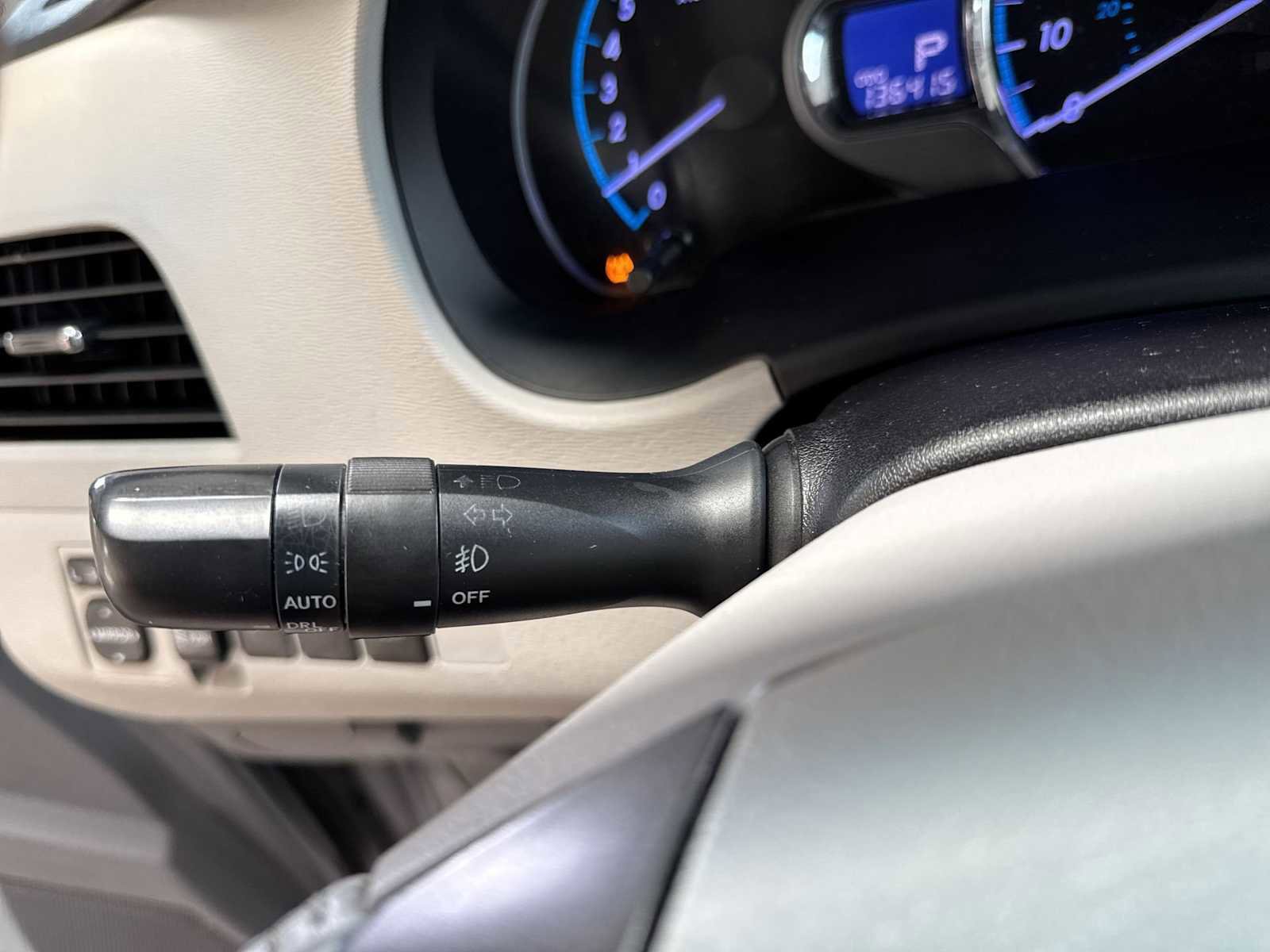 Used 2014 Toyota Sienna Limited w/ Limited Premium Package image 24