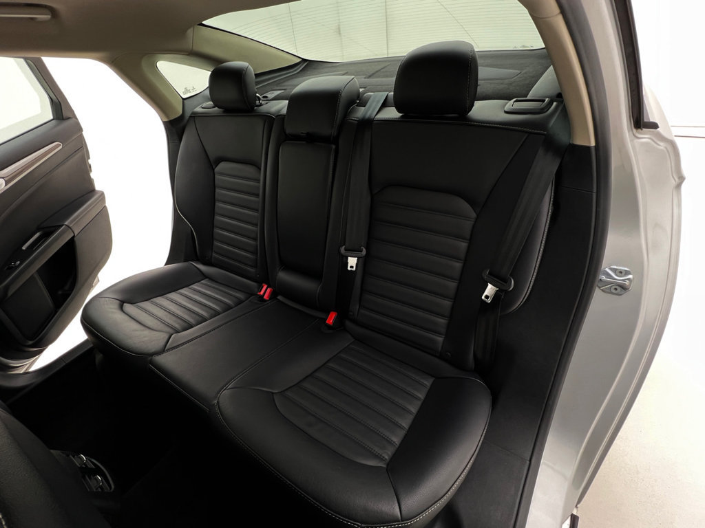 Used 2018 Ford Fusion SE w/ Equipment Group 602A FWD image 15