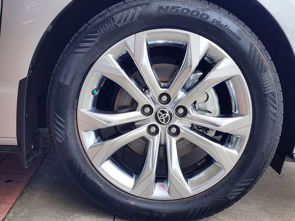 Used 2022 Toyota Sienna Platinum FWD image 4