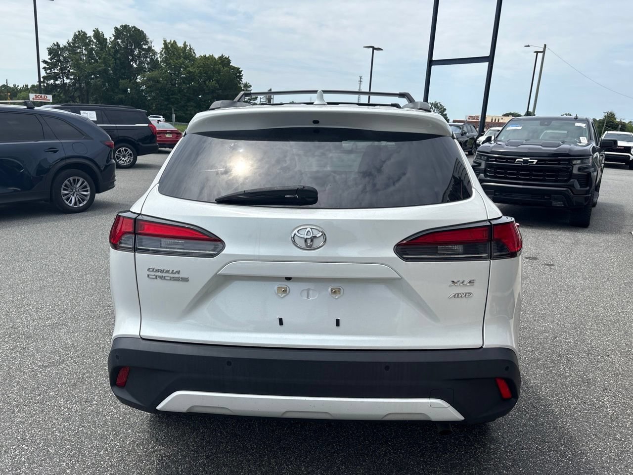 Used 2023 Toyota Corolla Cross XLE w/ Convenience Package AWD/4WD image 8
