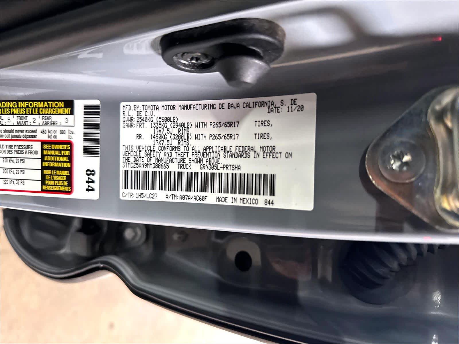 Used 2021 Toyota Tacoma TRD Sport w/ TRD Premium Sport Package AWD/4WD image 33