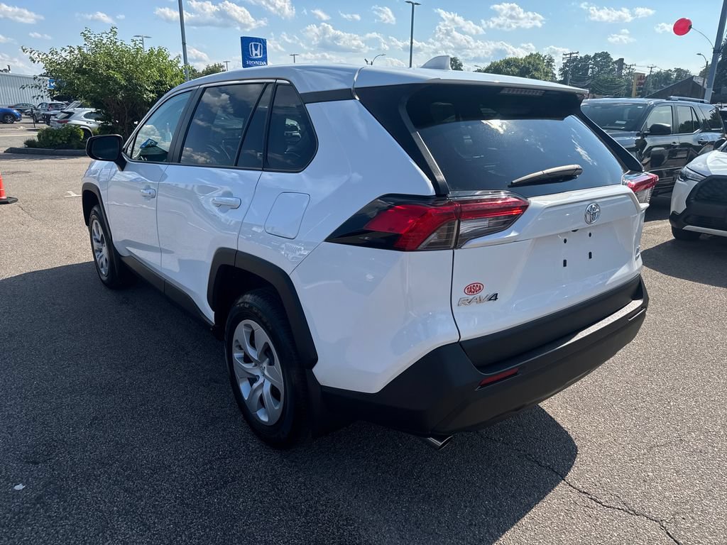 Used 2024 Toyota RAV4 LE AWD/4WD image 5