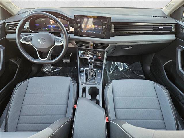 Used 2025 Volkswagen Jetta SE image 17