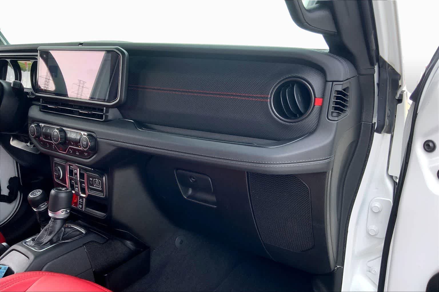 Used 2024 Jeep Wrangler Unlimited Rubicon AWD/4WD image 18