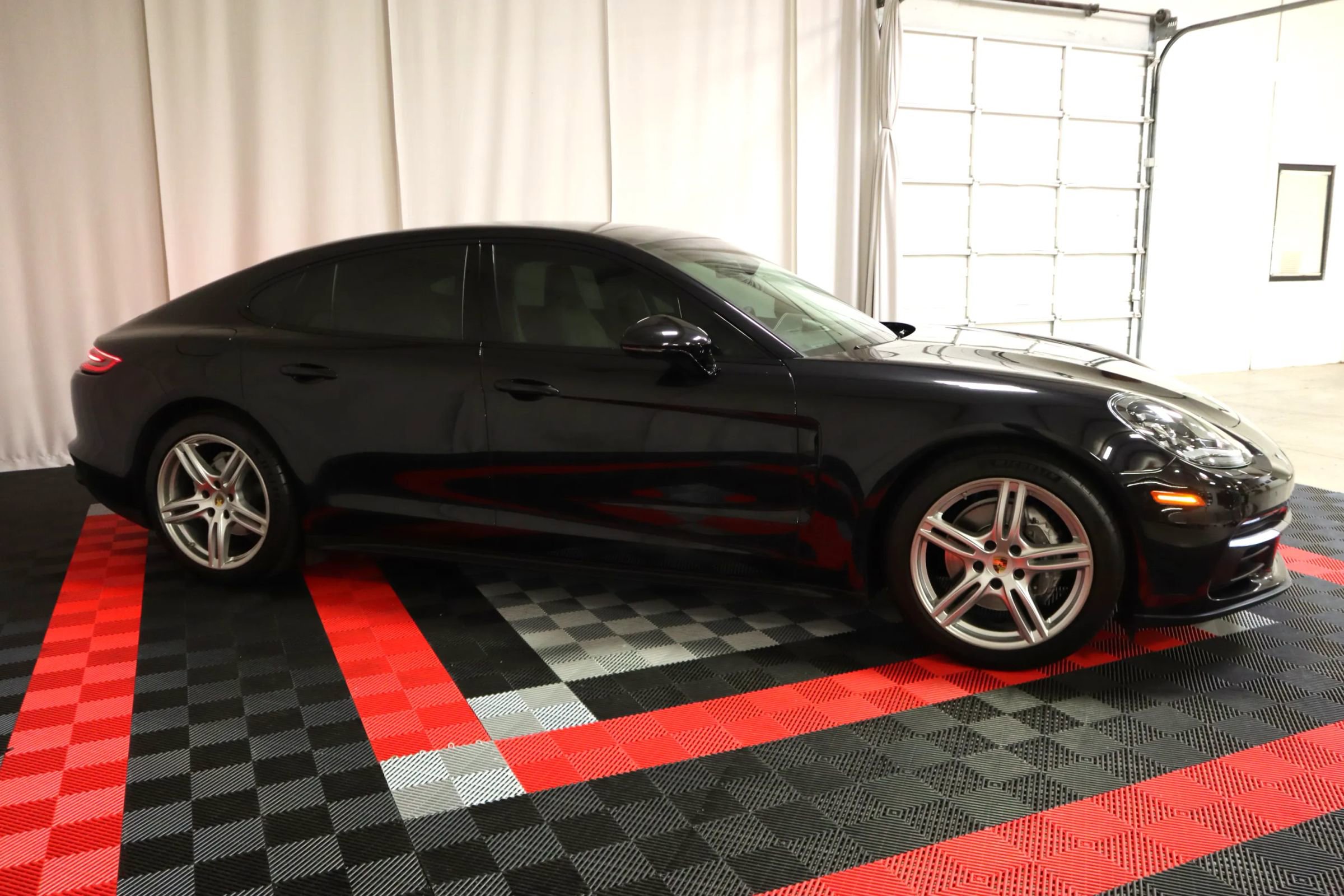 Used 2019 Porsche Panamera w/ Premium Package Plus RWD image 3