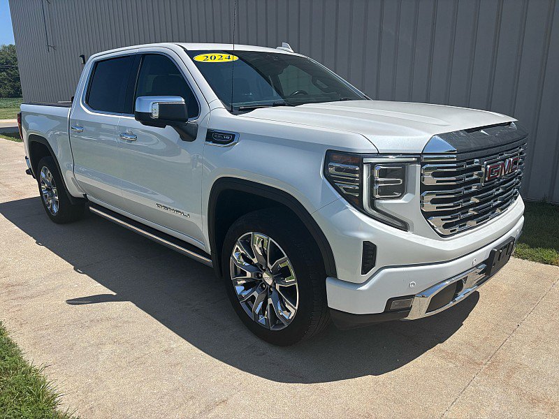 Used 2024 GMC Sierra 1500 Denali w/ Denali Reserve Package AWD/4WD image 1