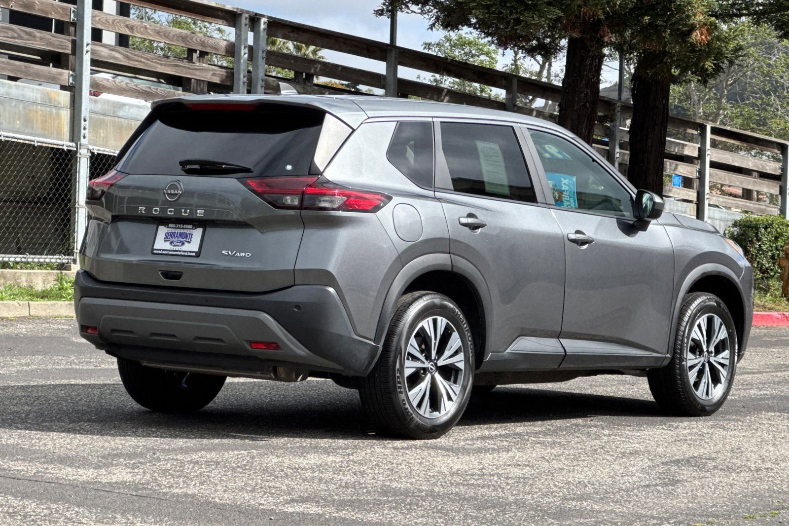 Used 2023 Nissan Rogue SV AWD/4WD image 4