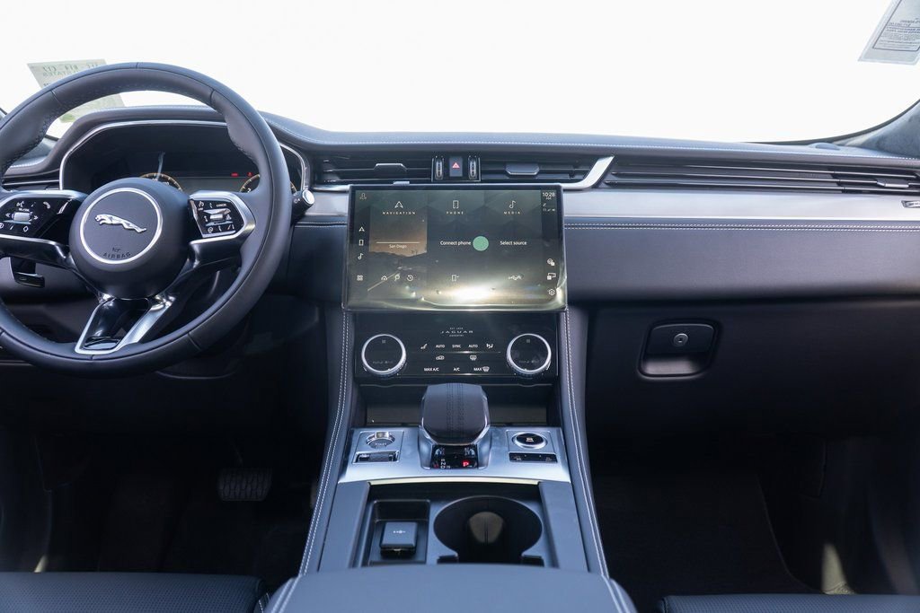 Used 2025 Jaguar F-PACE R-Dynamic S AWD/4WD image 15