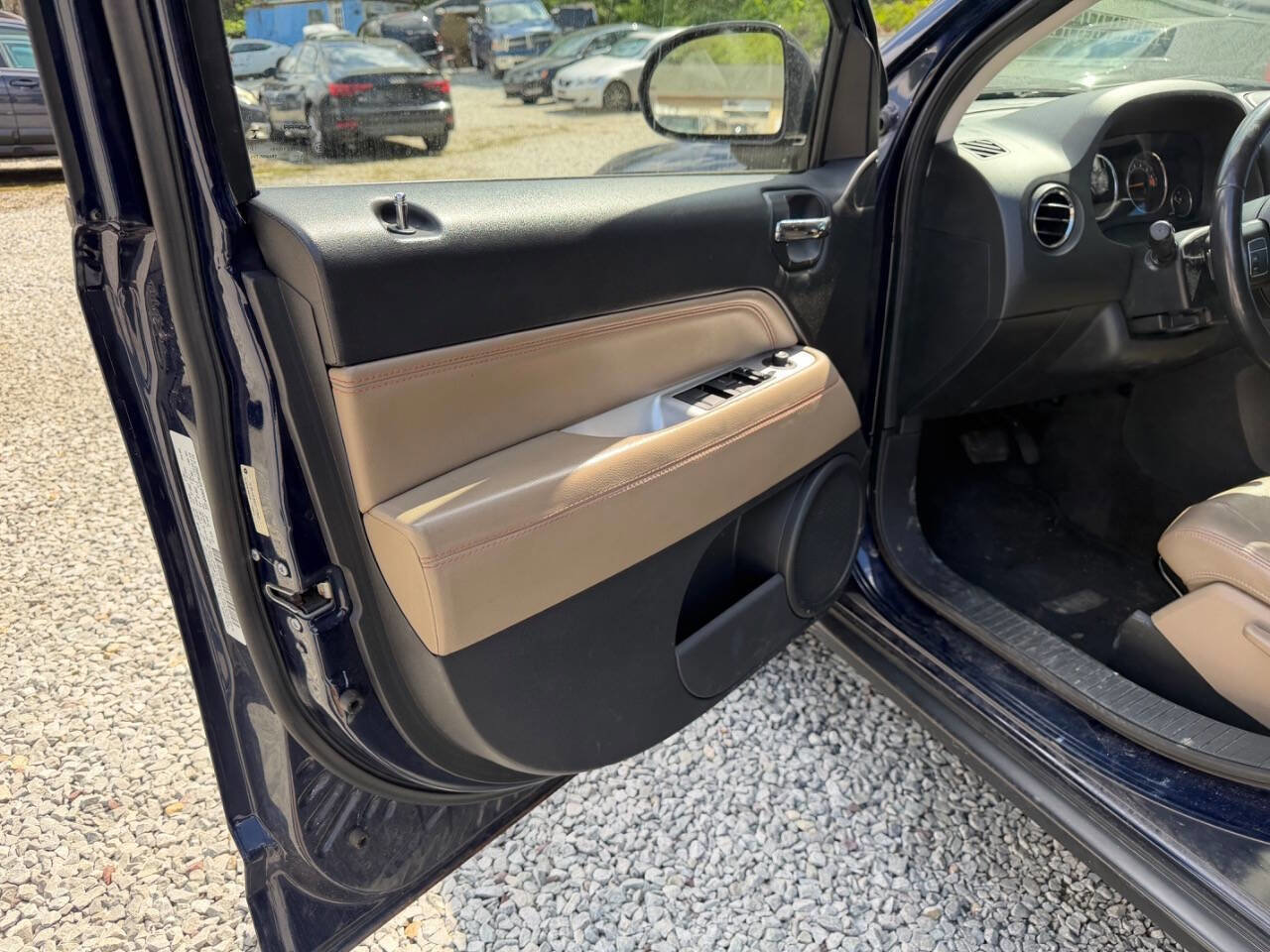 Used 2014 Jeep Compass Latitude AWD/4WD image 12