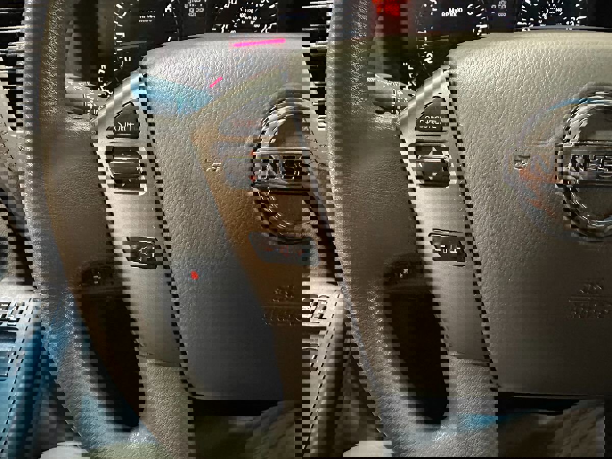 Used 2014 Nissan NV 2500 SV image 27