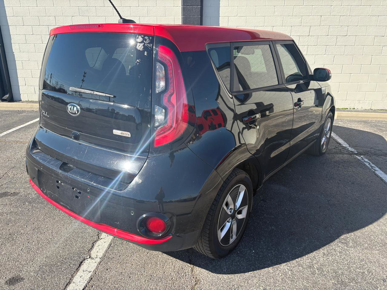 Used 2017 Kia Soul EV + image 2