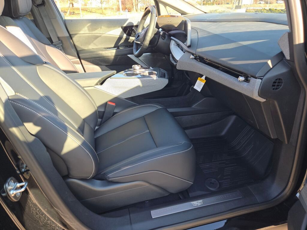 New 2026 Cadillac Optiq Luxury 1 image 6