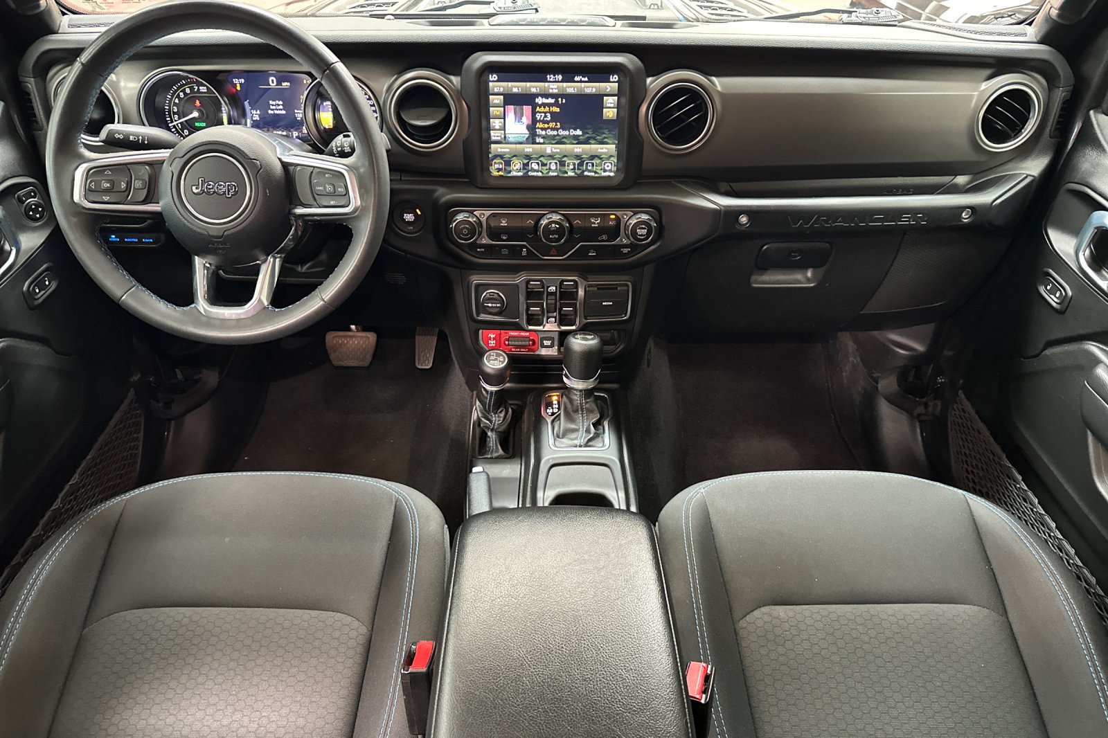 Used 2023 Jeep Wrangler Unlimited Rubicon 4xe AWD/4WD image 17