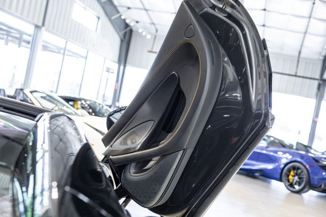 Used 2020 McLaren 600LT Spider RWD image 32