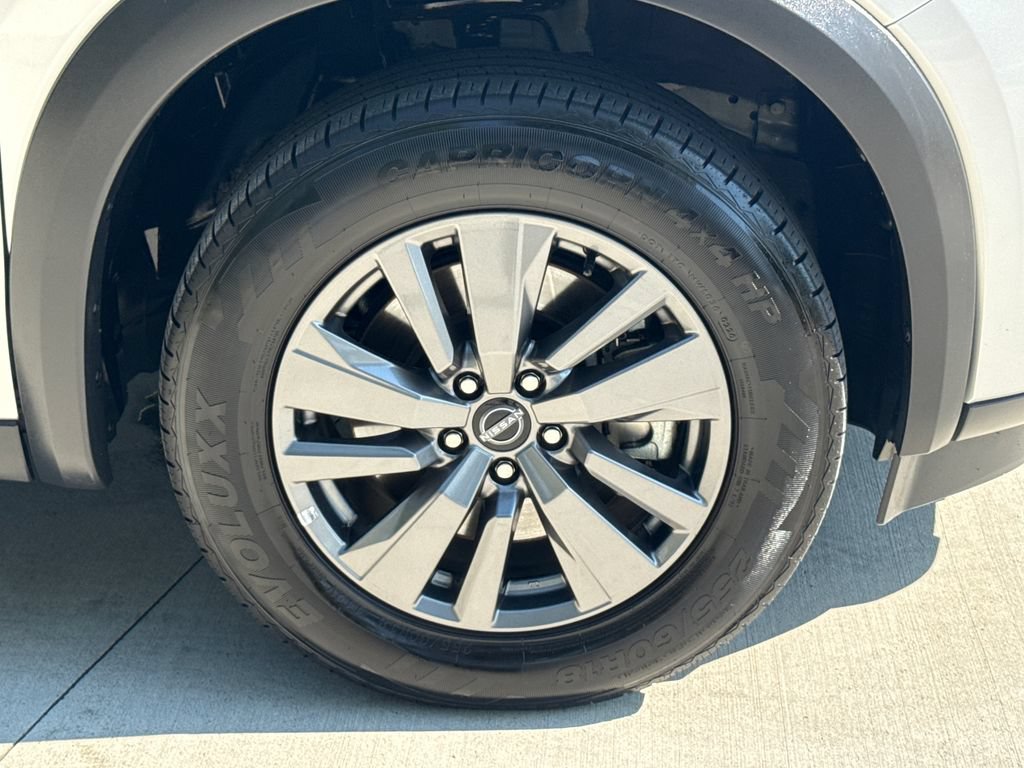 Used 2025 Nissan Pathfinder SV FWD image 11