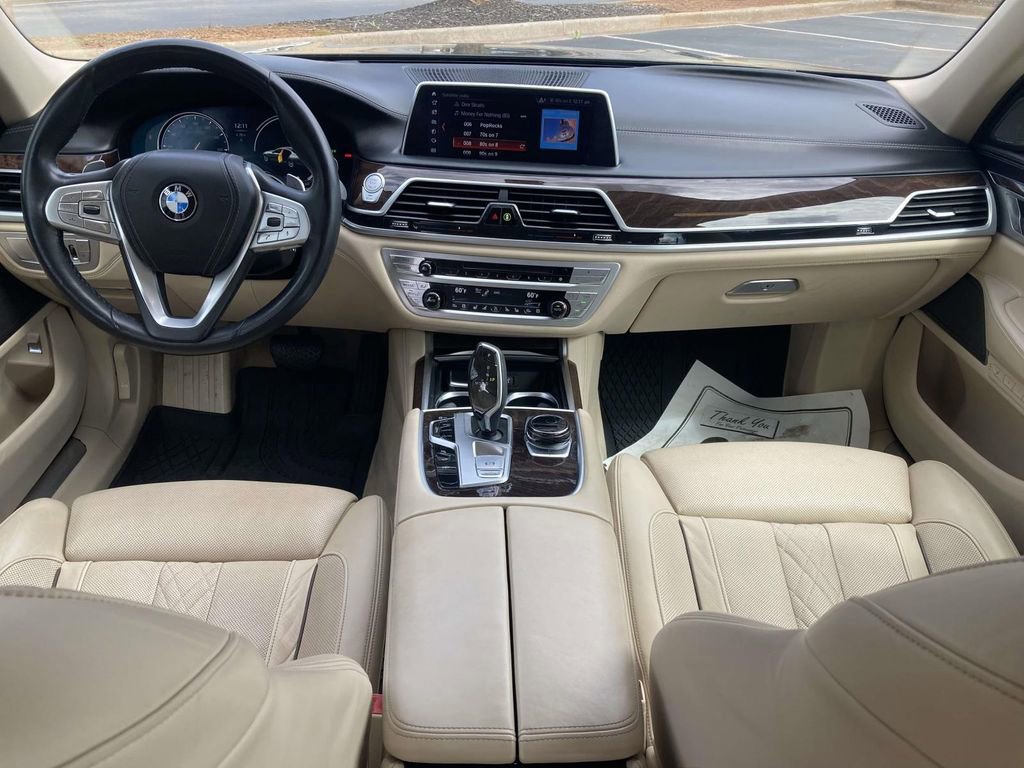 Used 2019 BMW 750i RWD image 10