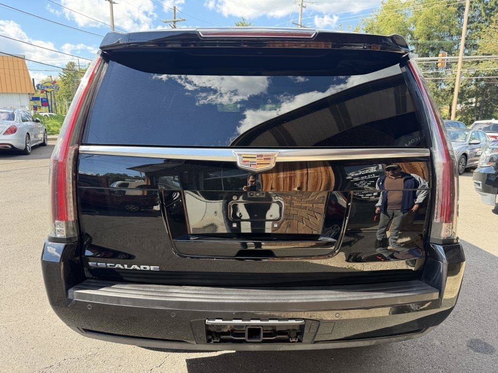 Used 2017 Cadillac Escalade Luxury AWD/4WD image 4