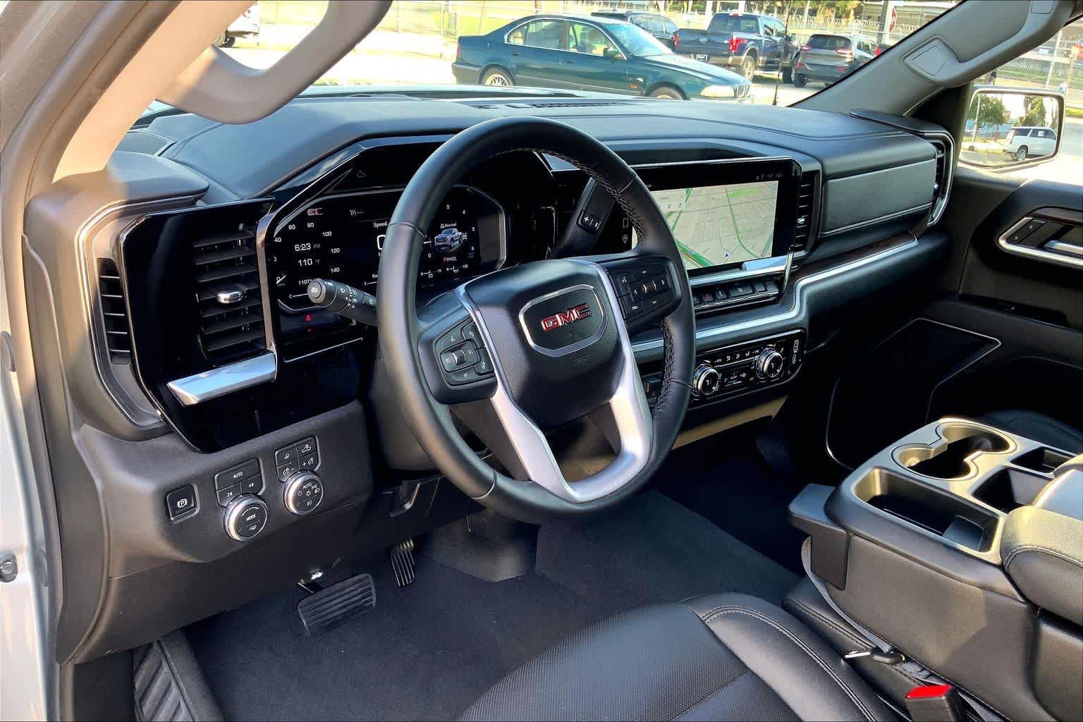Used 2026 GMC Sierra 1500 SLT AWD/4WD image 18