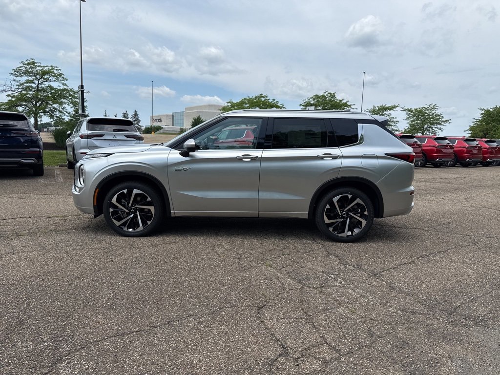 New 2025 Mitsubishi Outlander SEL image 12