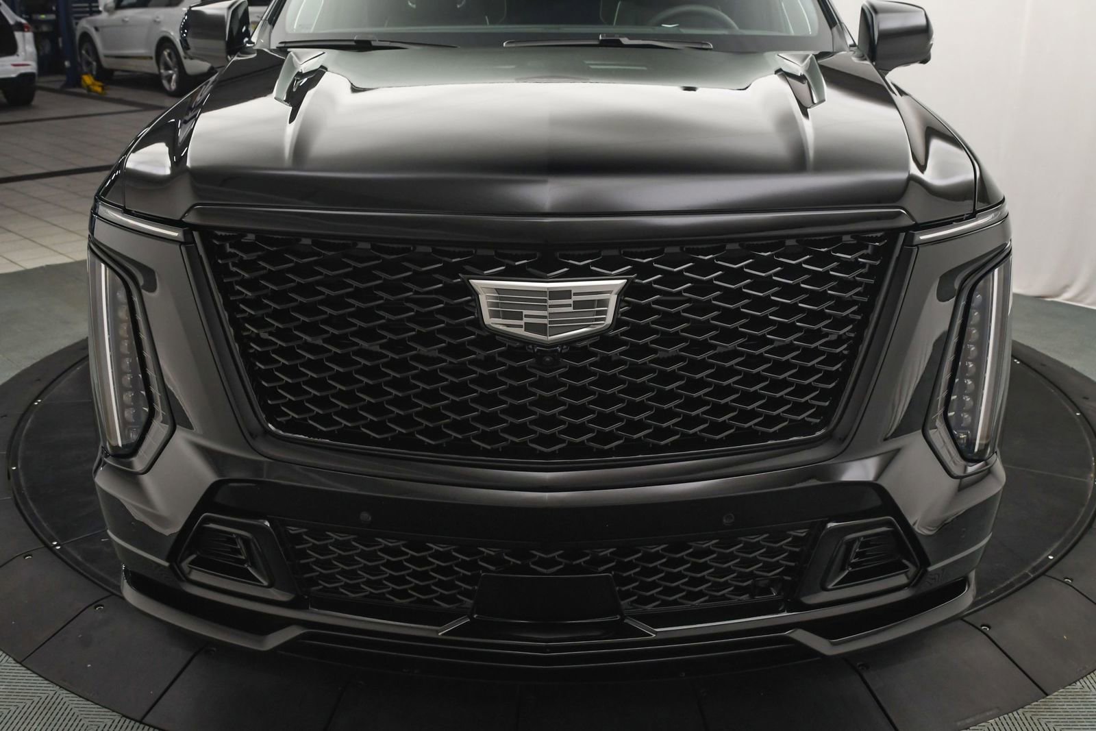 Used 2025 Cadillac Escalade V w/ LPO, ONYX Package image 29