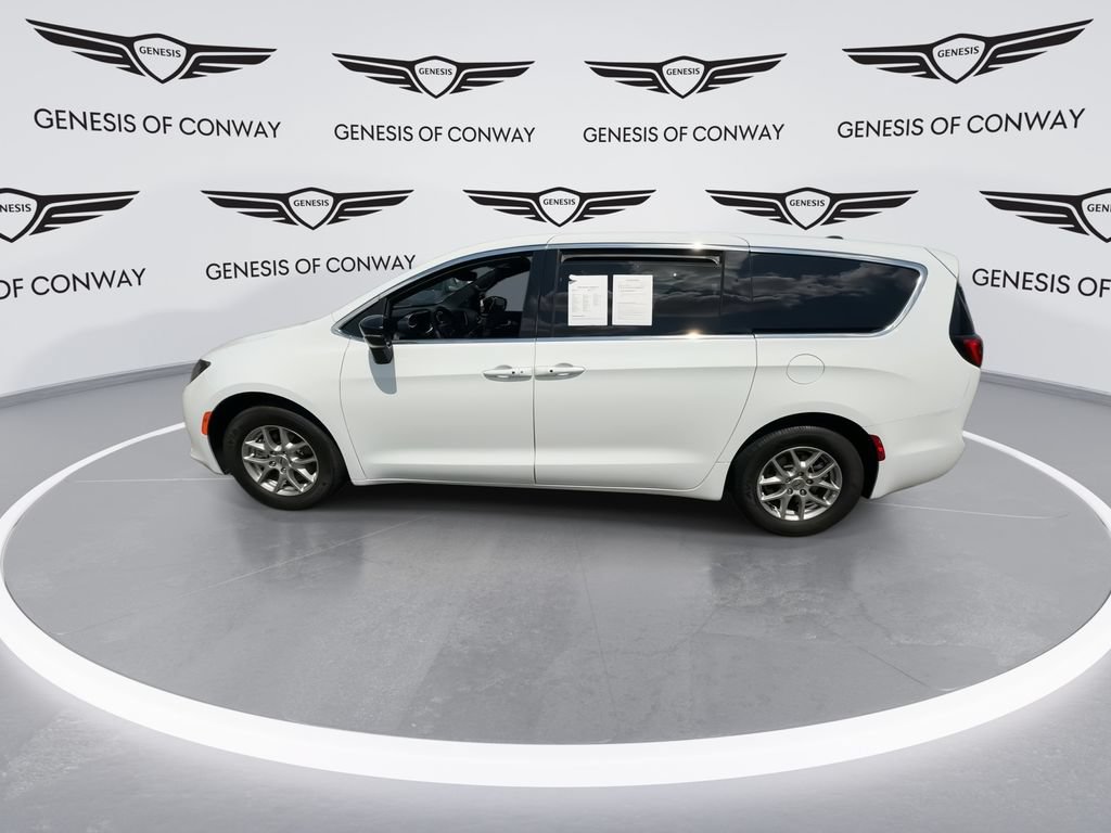 Used 2025 Chrysler Voyager LX FWD image 5