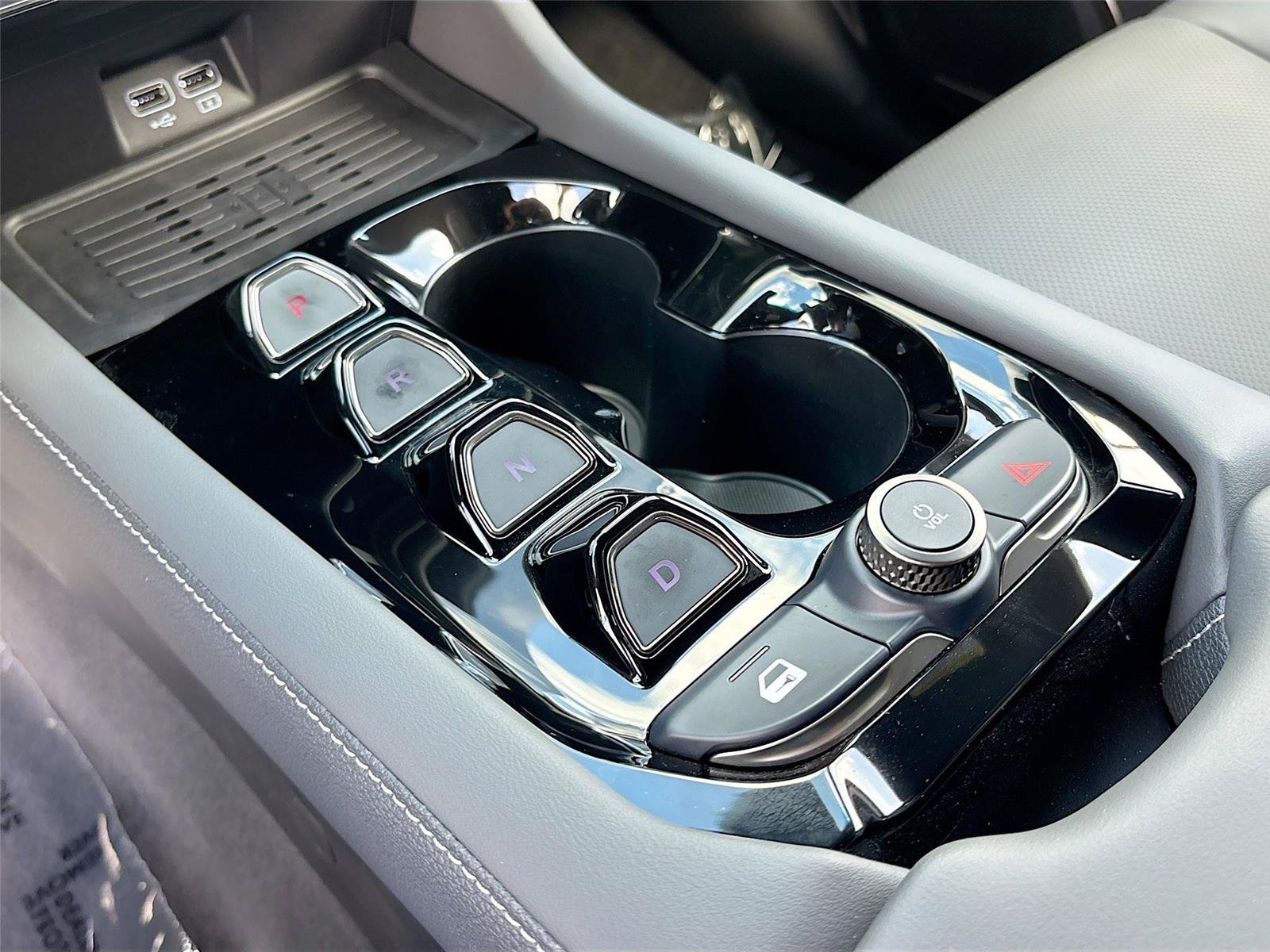New 2025 VinFast VF 8 Plus AWD/4WD image 16