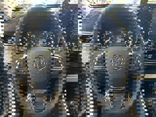 Used 2022 Toyota Highlander XLE image 15