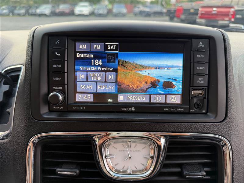 Used 2016 Chrysler Town & Country Touring FWD image 26