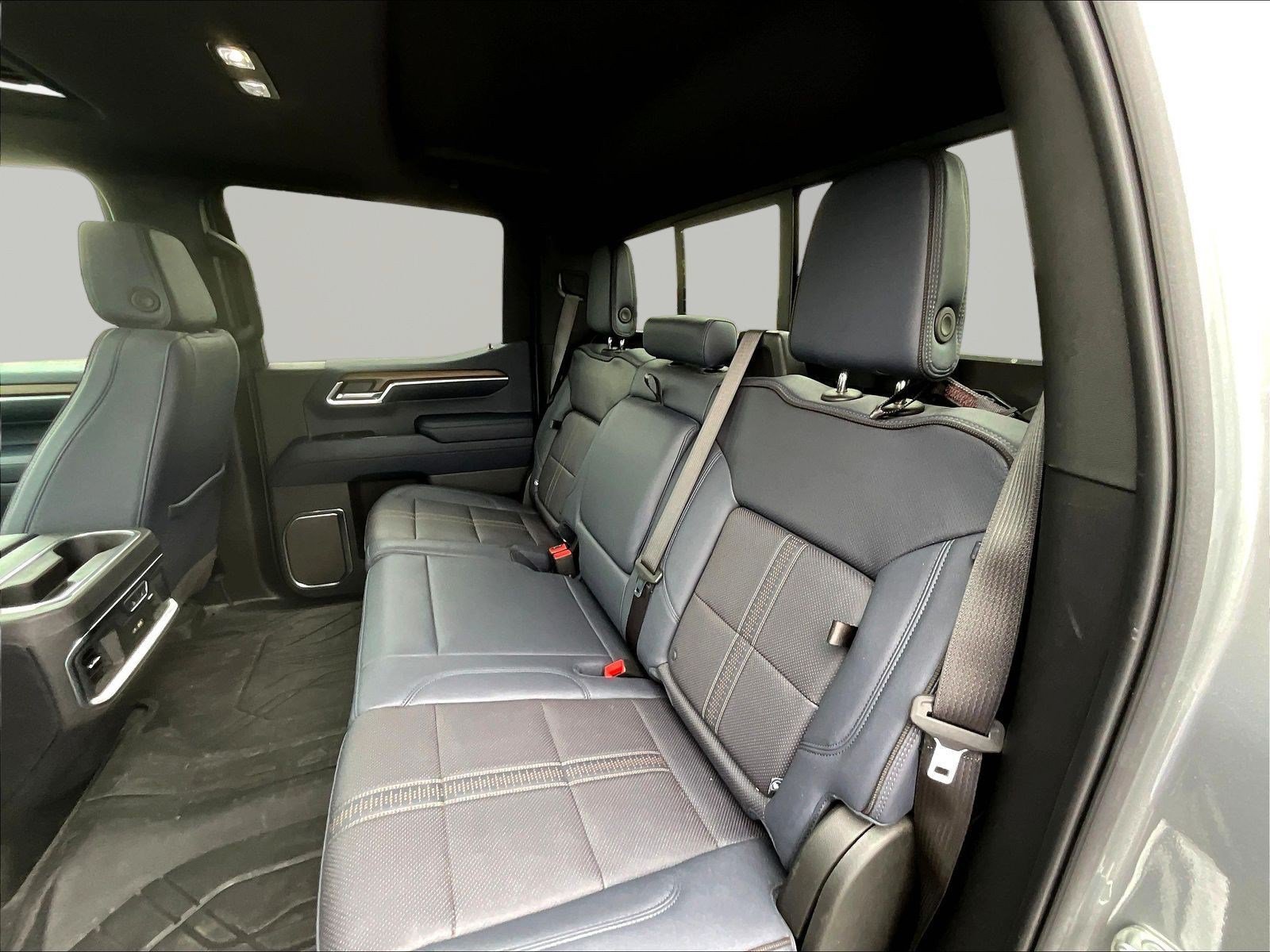 Used 2024 Chevrolet Silverado 1500 High Country w/ High Country Premium Package AWD/4WD image 22