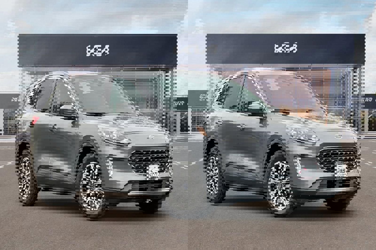 Used 2022 Ford Escape SEL image 2