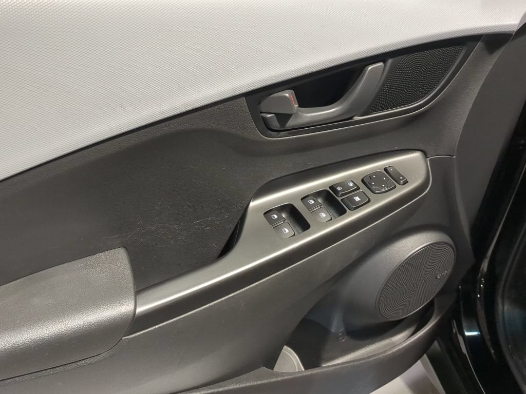 Used 2020 Hyundai Kona SEL Plus AWD/4WD image 13