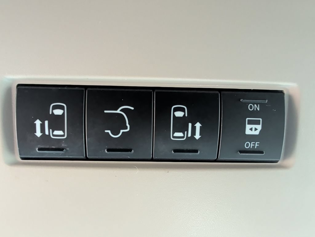 Used 2014 Dodge Grand Caravan SXT FWD image 18