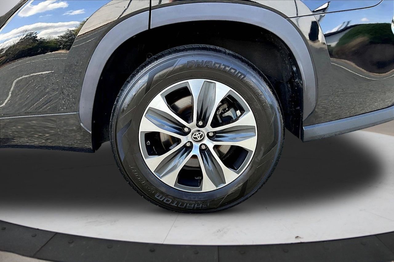 Used 2022 Toyota Highlander XLE image 35