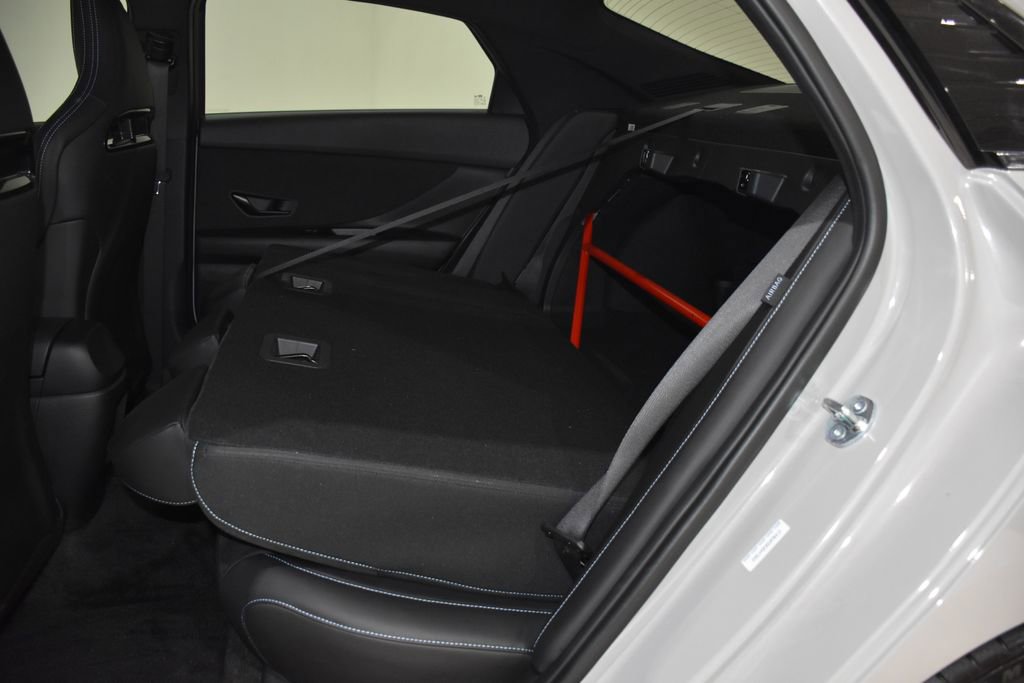 Used 2025 Hyundai Elantra N Base image 29
