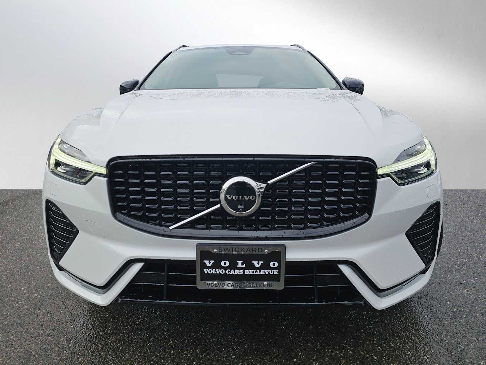 Certified 2025 Volvo XC60 B5 Plus AWD/4WD image 9