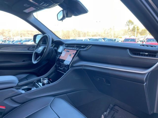 Used 2024 Jeep Grand Cherokee Limited w/ Black Appearance Package image 31