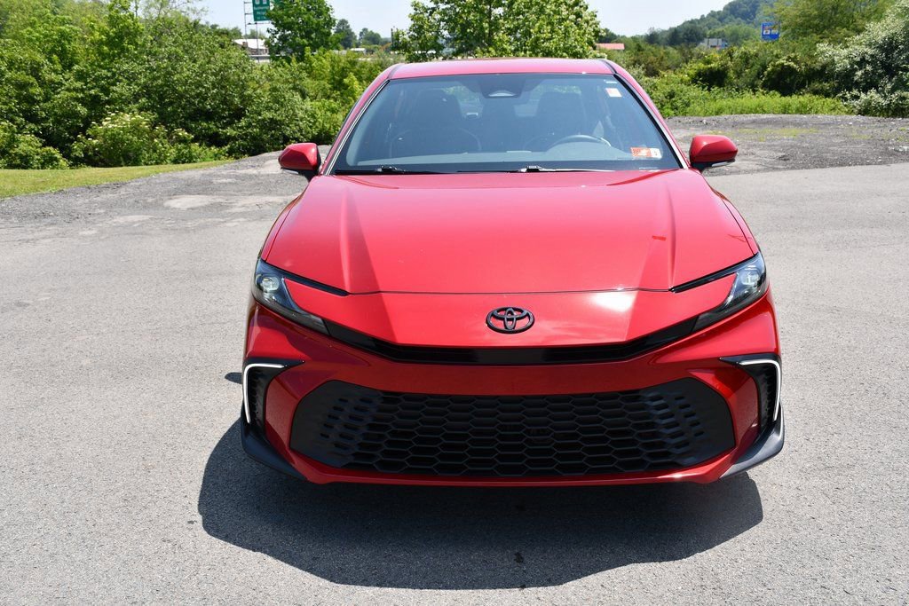 Used 2025 Toyota Camry SE image 2