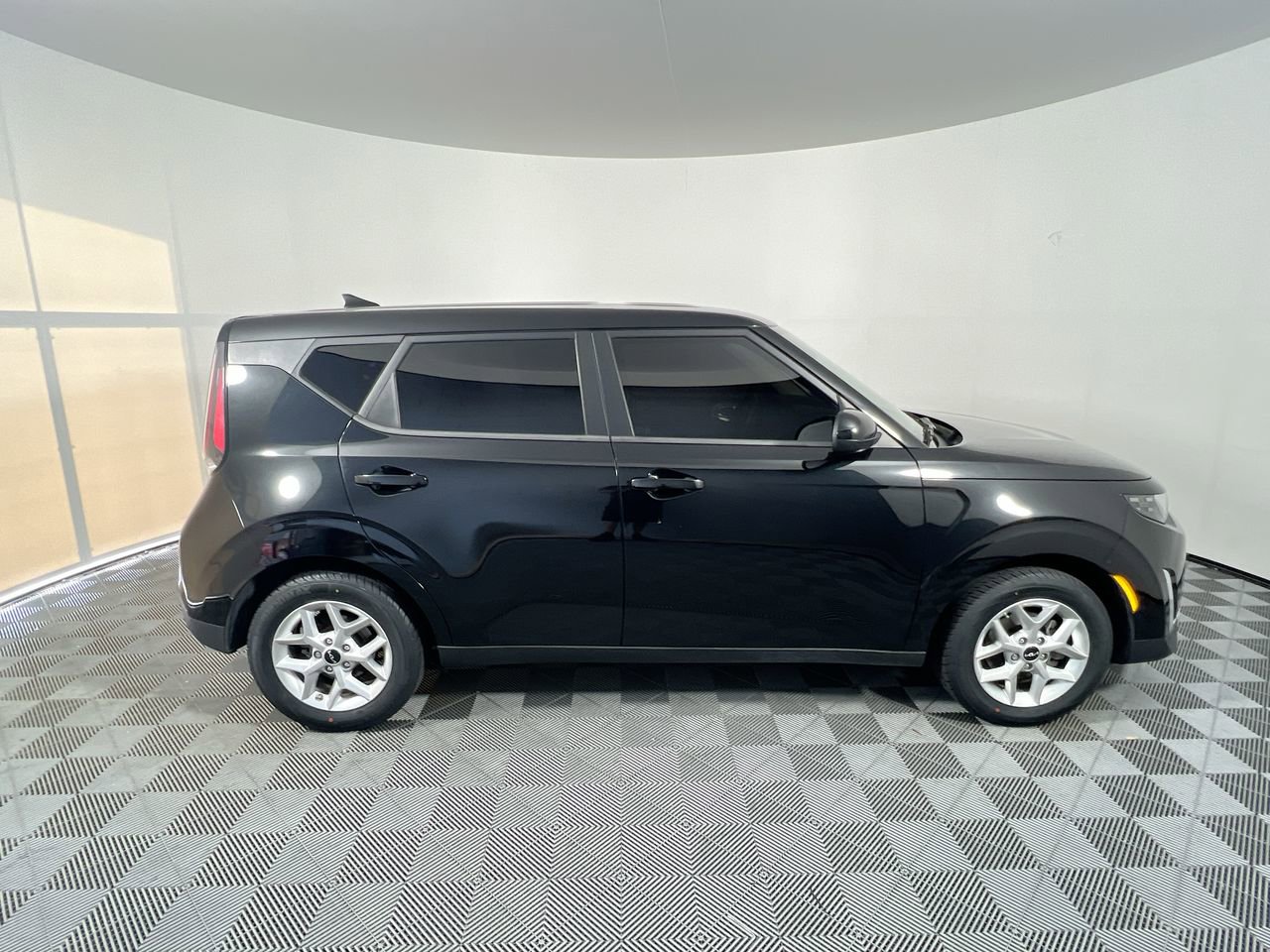 Certified 2024 Kia Soul LX w/ Option Group 015 FWD image 2