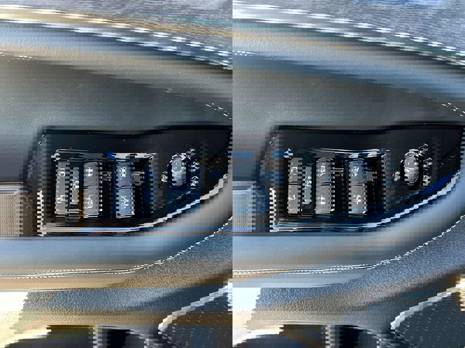 New 2025 Jeep Grand Cherokee L Overland w/ Advanced Protech Group III image 22