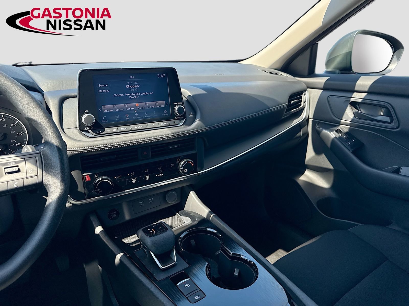 Used 2025 Nissan Rogue S FWD image 30
