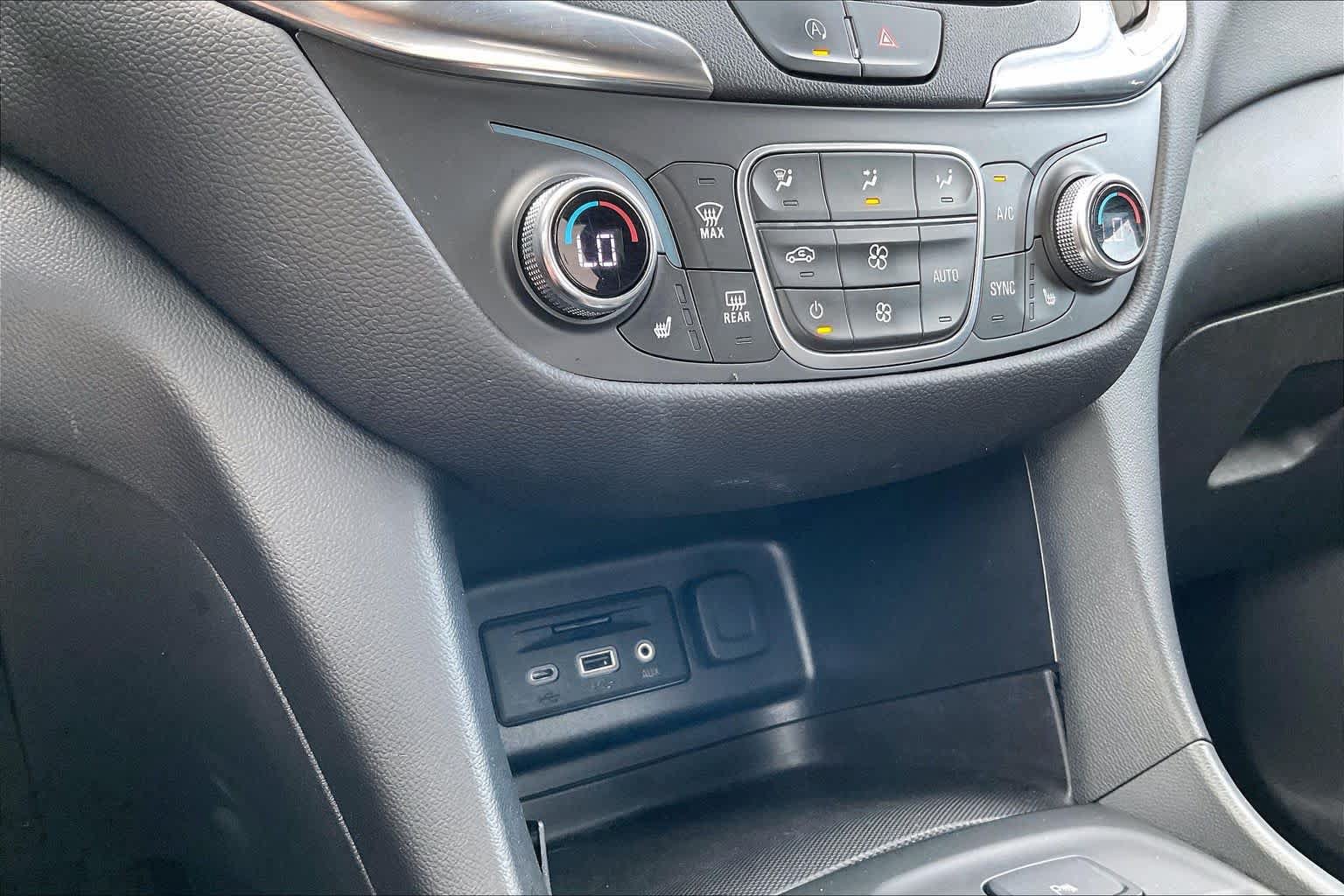 Used 2022 Chevrolet Equinox LT FWD image 34