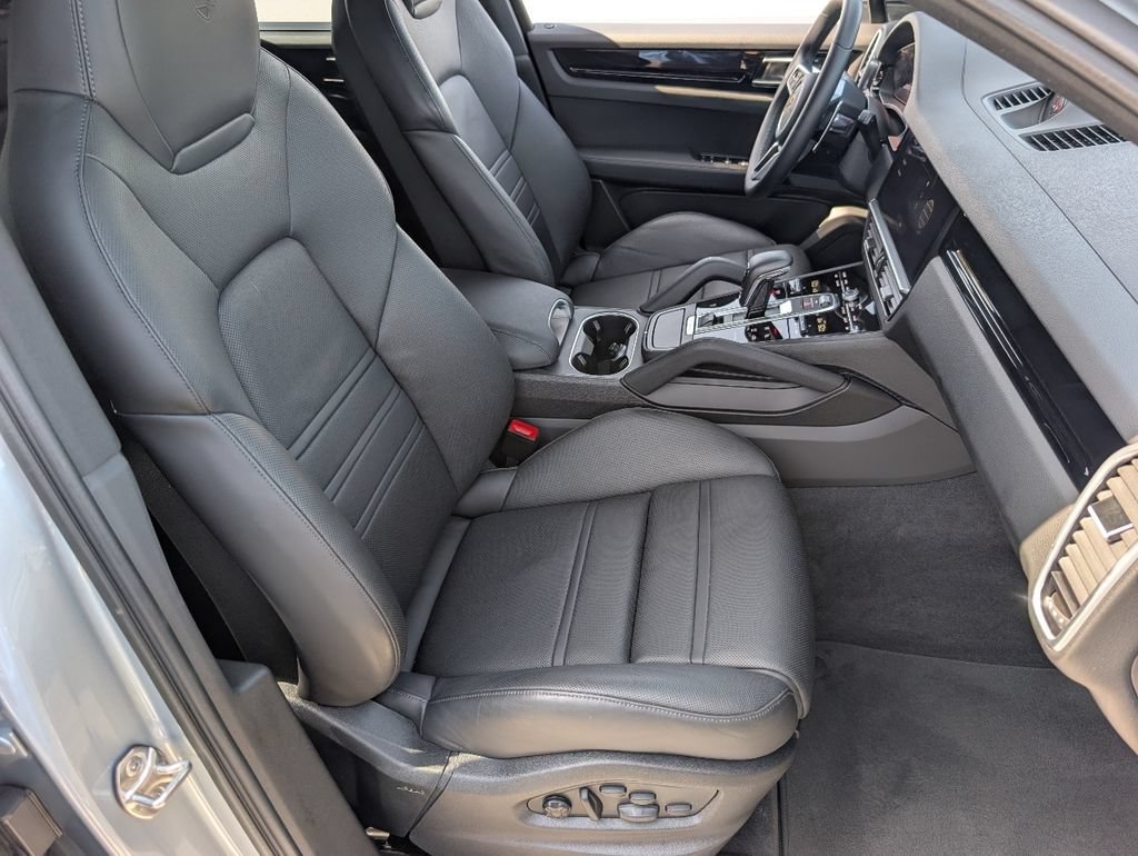 Certified 2023 Porsche Cayenne AWD/4WD image 17