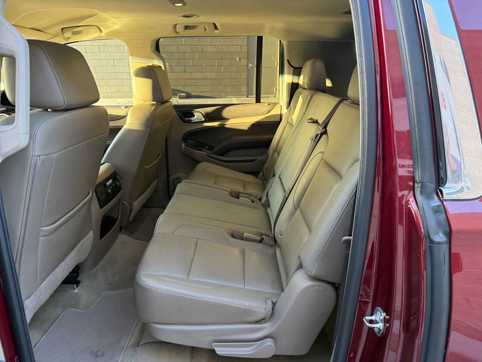 Used 2018 Chevrolet Suburban LT RWD image 12