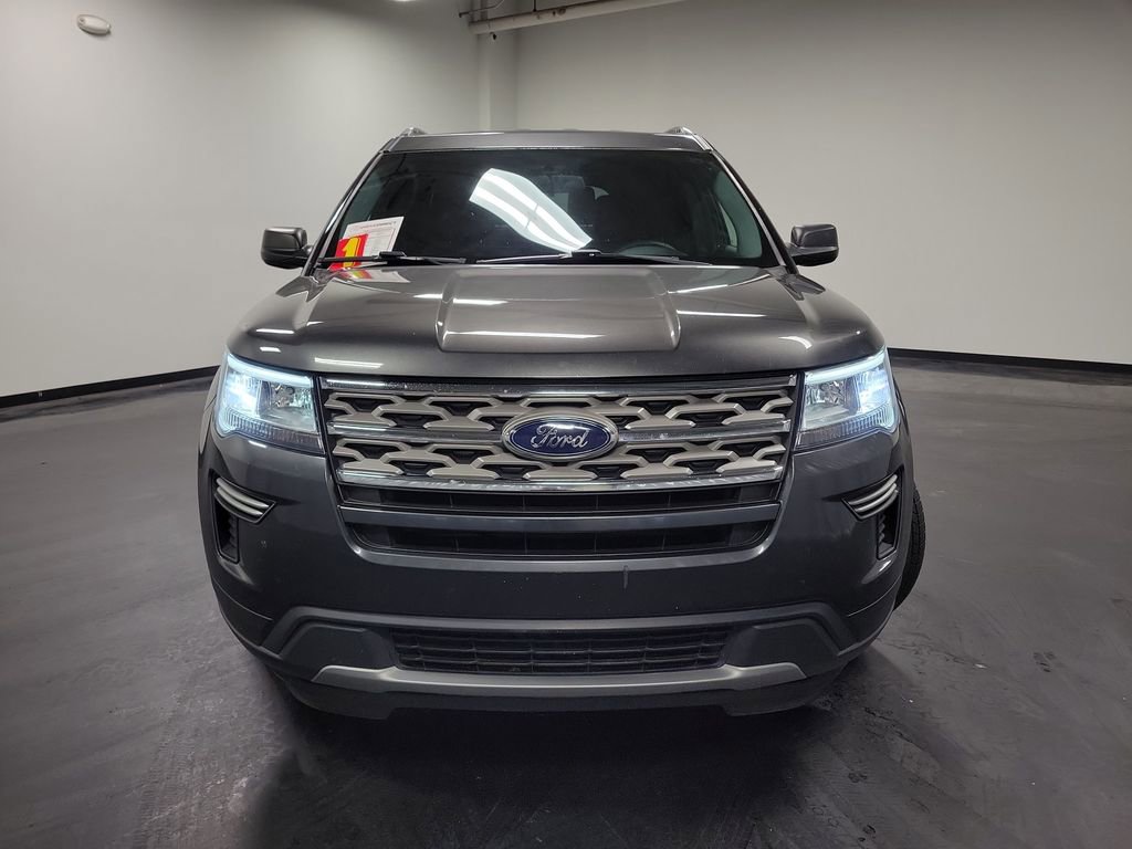 Used 2018 Ford Explorer XLT image 2
