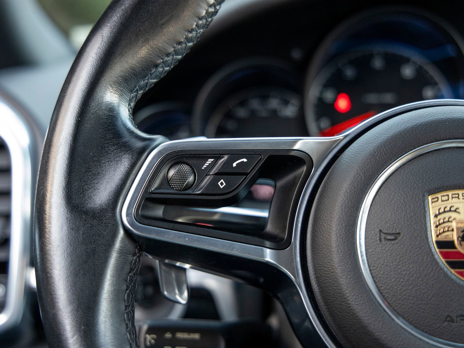 Used 2016 Porsche Cayenne image 30